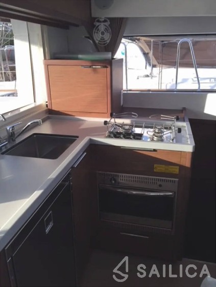 Lagoon 40 - Yacht Charter Sailica
