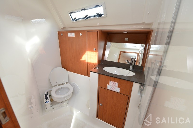 Bavaria Cruiser 40 - Yacht Charter Sailica