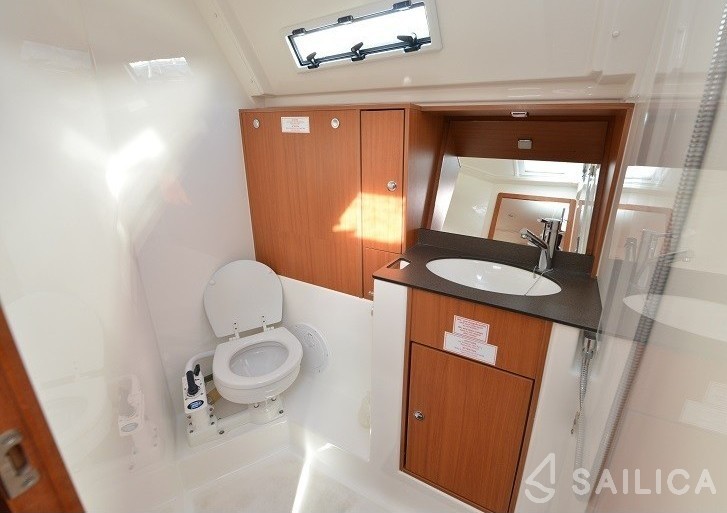 Bavaria Cruiser 40 - Yacht Charter Sailica