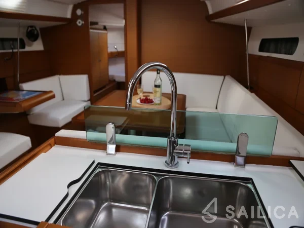 Sun Odyssey 419 - Yacht Charter Sailica