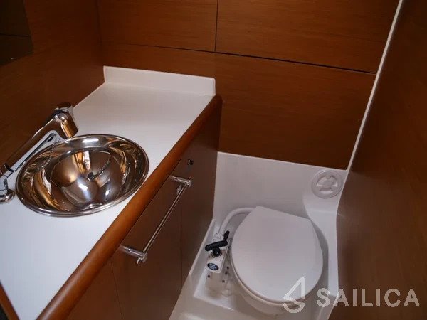 Sun Odyssey 419 - Yacht Charter Sailica