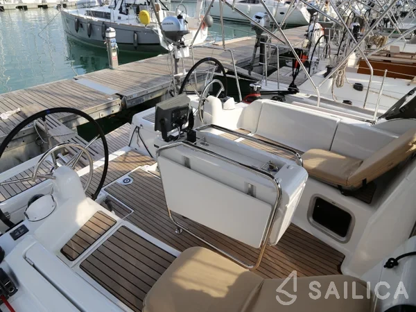 Sun Odyssey 419 - Yacht Charter Sailica