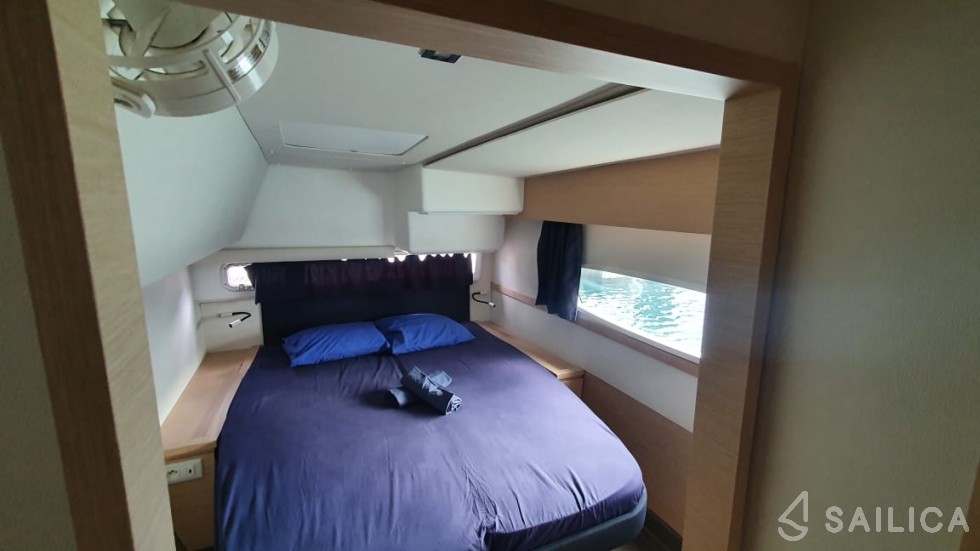 Helia 44 - Yacht Charter Sailica