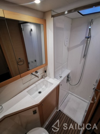Helia 44 - Yacht Charter Sailica