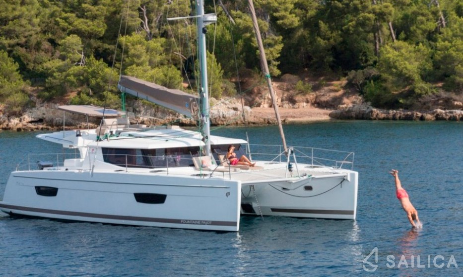 Helia 44 - Yacht Charter Sailica