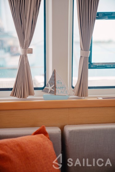 Lagoon 42 - Yacht Charter Sailica