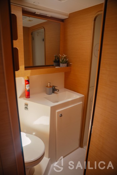 Lagoon 42 - Yacht Charter Sailica