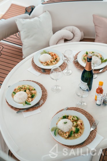 Leopard 40 - Yacht Charter Sailica