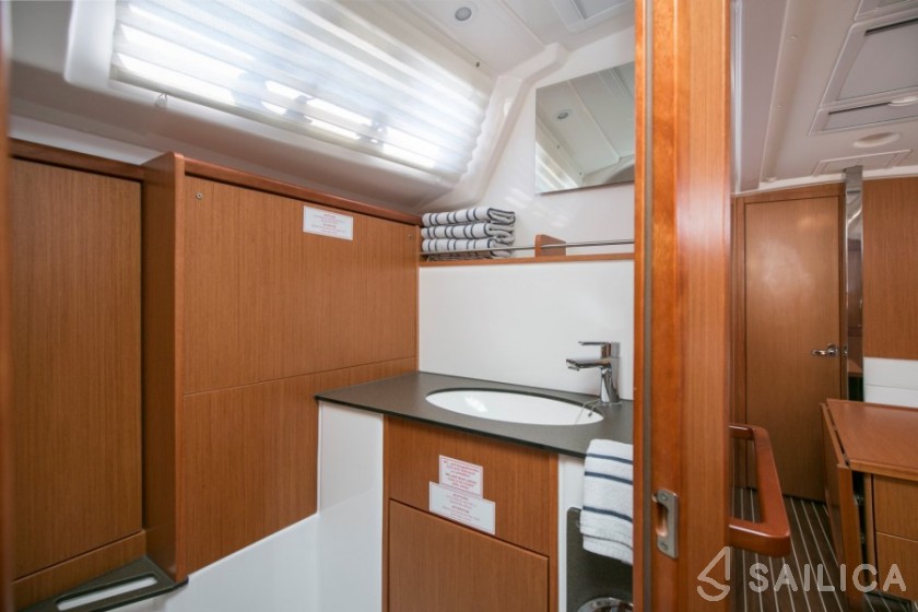 Bavaria 37 Cruiser - Yacht Charter Sailica