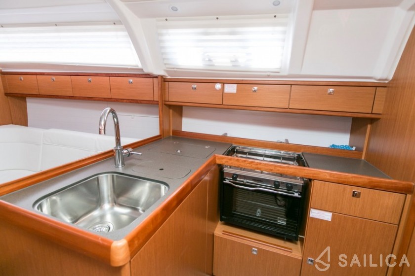 Bavaria 37 Cruiser - Yacht Charter Sailica
