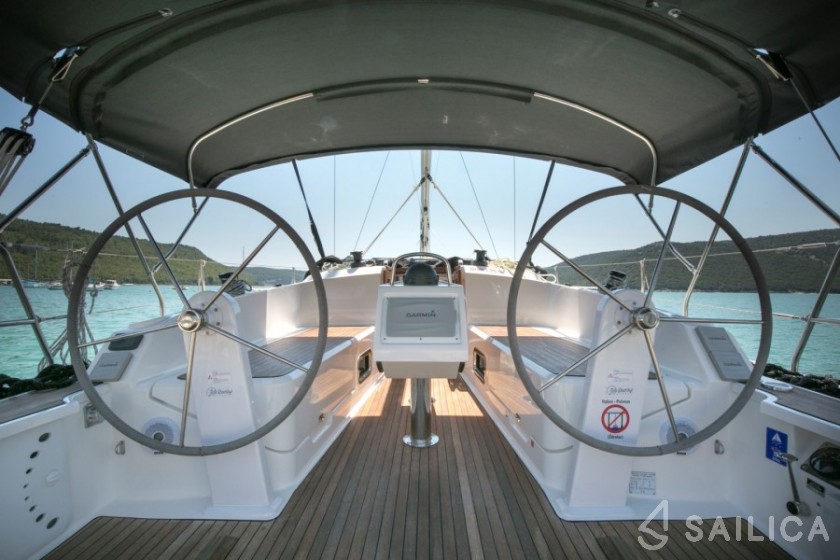 Bavaria 37 Cruiser - Yacht Charter Sailica