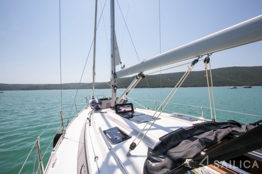 Bavaria 37 Cruiser - Yacht Charter Sailica