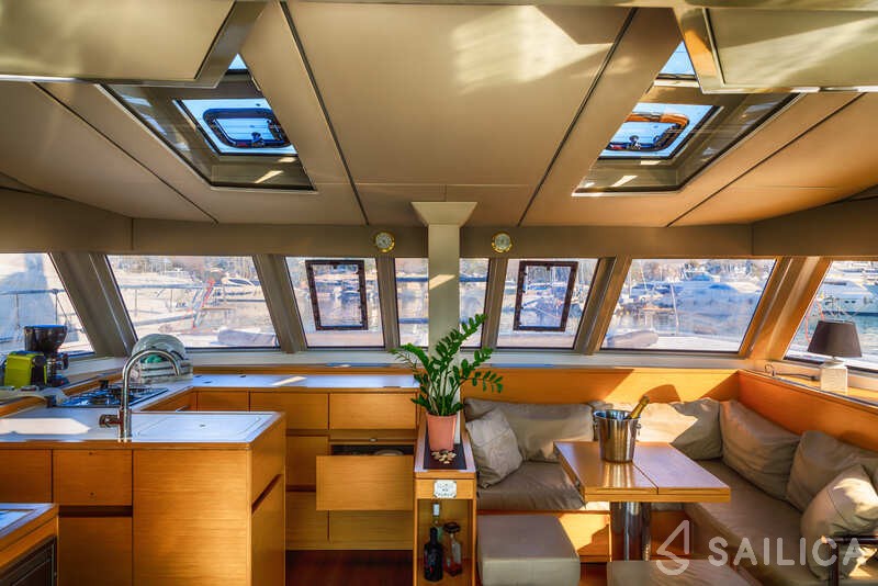 Nautitech 46 Fly - Yacht Charter Sailica