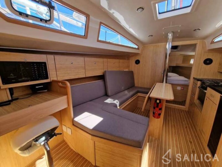 Scandinavia 35 - Yacht Charter Sailica