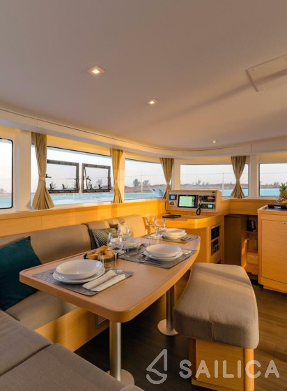 Lagoon 420 - Yacht Charter Sailica