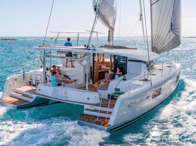 Lagoon 420 - Yacht Charter Sailica