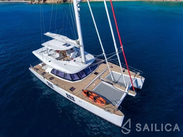 Sunreef 60 - Yacht Charter Sailica