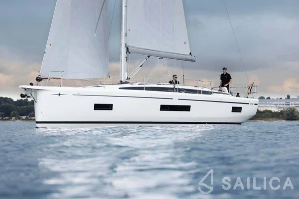 Bavaria 46 Cruiser - Yacht Charter Sailica