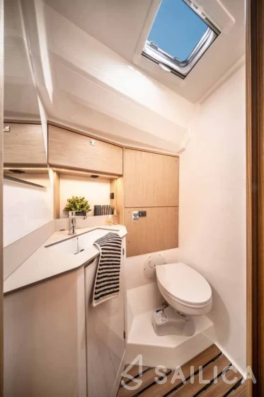 Bavaria 46 Cruiser - Yacht Charter Sailica