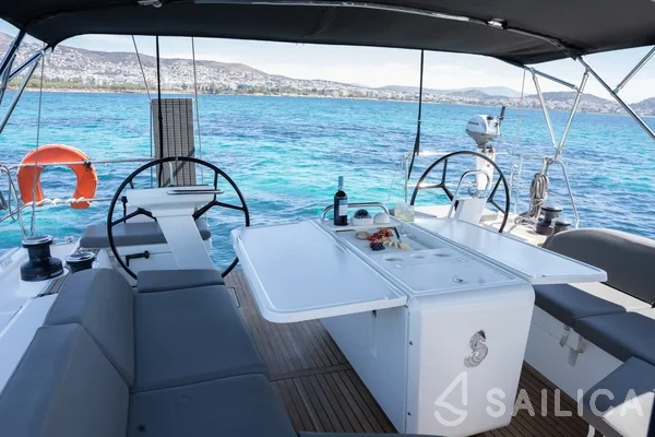 Oceanis 51.1 - Yacht Charter Sailica