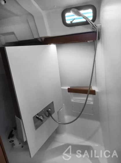 Oceanis 51.1 - Yacht Charter Sailica