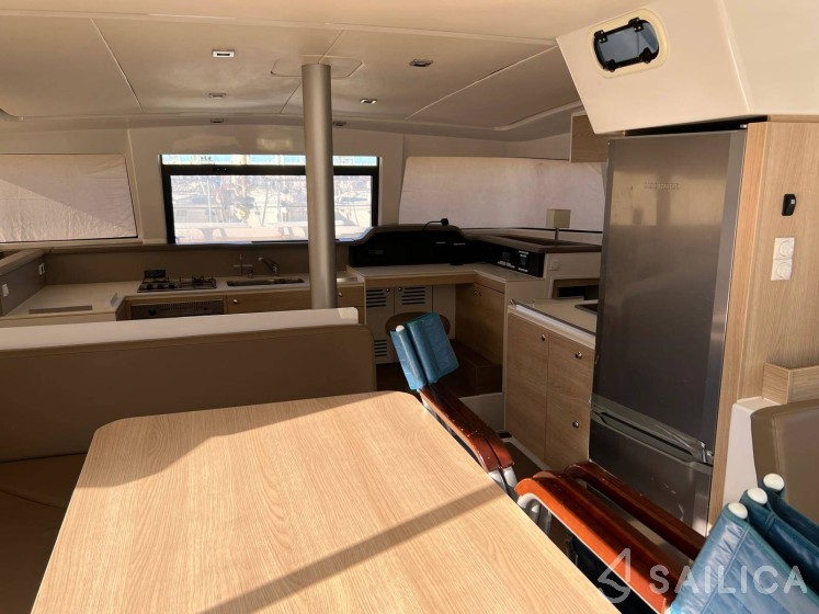 Bali 4.1 - Yacht Charter Sailica