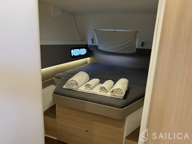 Bali 4.1 - Yacht Charter Sailica