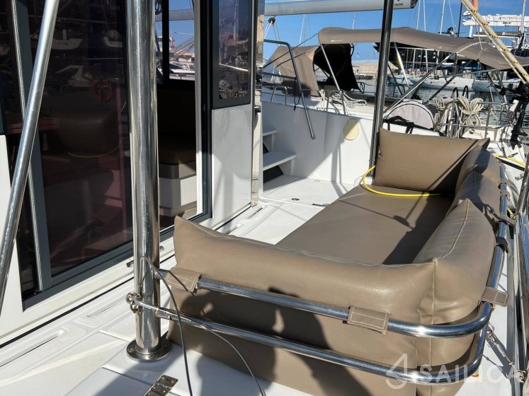 Bali 4.1 - Yacht Charter Sailica