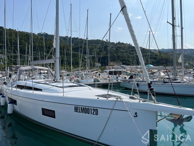 Oceanis 51.1 - Yacht Charter Sailica