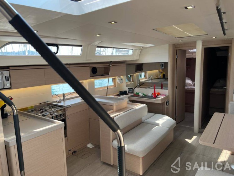 Oceanis 51.1 - Yacht Charter Sailica