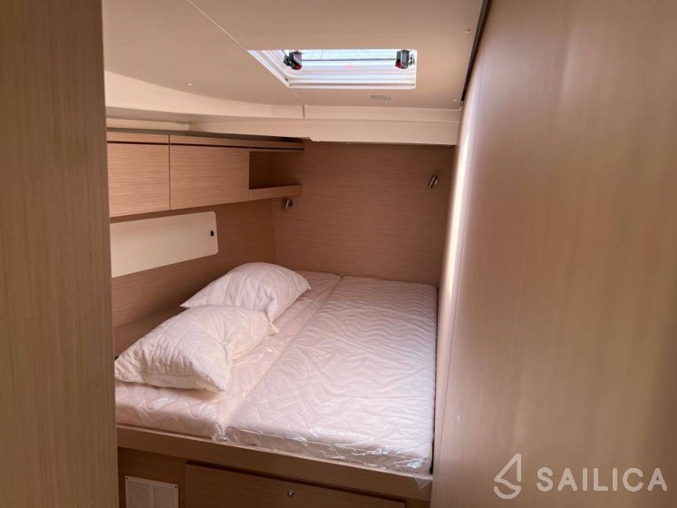 Oceanis 51.1 - Yacht Charter Sailica