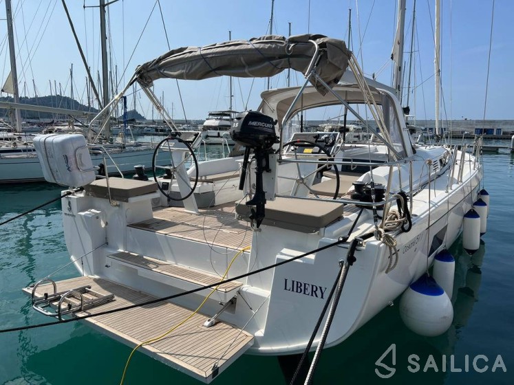Oceanis 51.1 - Yacht Charter Sailica