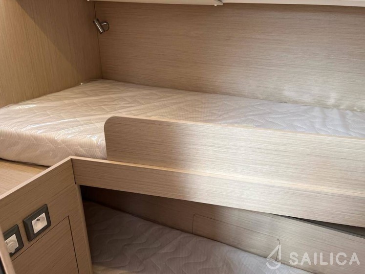 Oceanis 51.1 - Yacht Charter Sailica