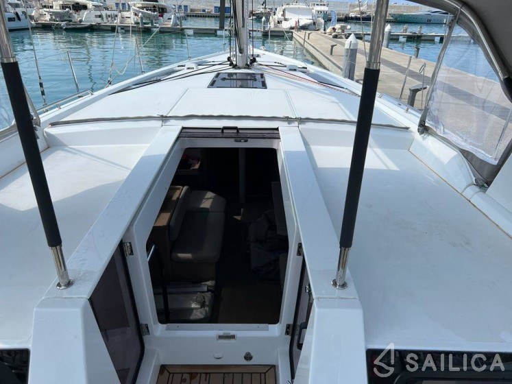 Oceanis 51.1 - Yacht Charter Sailica