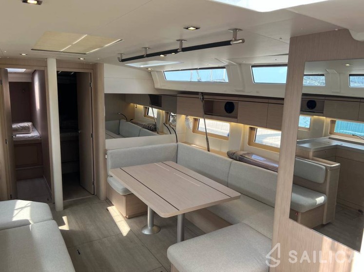 Oceanis 51.1 - Yacht Charter Sailica