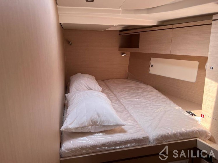 Oceanis 51.1 - Yacht Charter Sailica