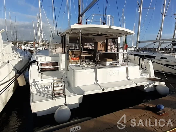 Bali 4.1 - Yacht Charter Sailica
