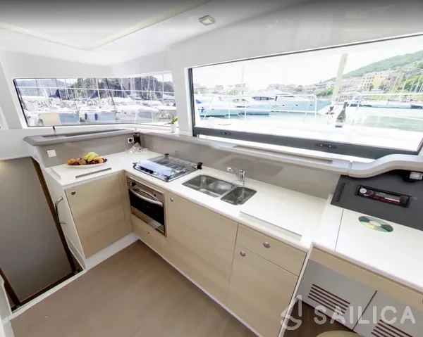 Bali 4.1 - Yacht Charter Sailica