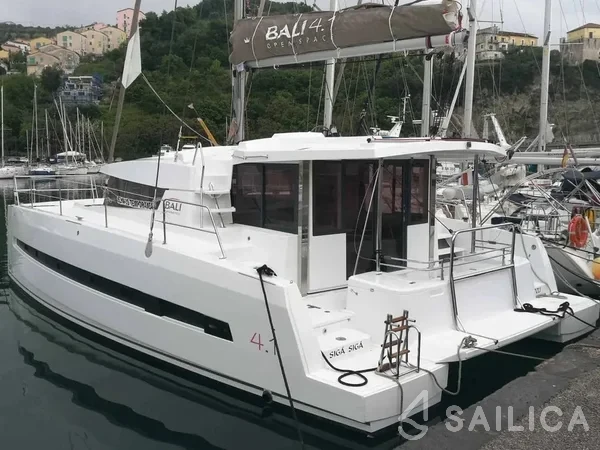 Bali 4.1 - Yacht Charter Sailica