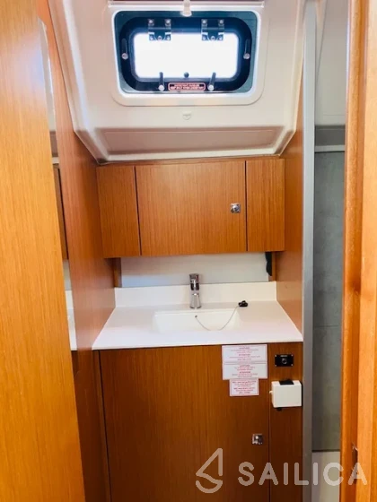 Bavaria C42 - Yacht Charter Sailica