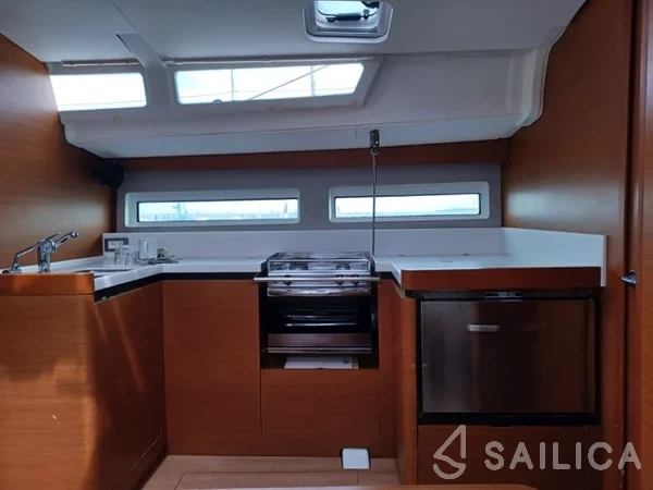Sun Odyssey 490 - Yacht Charter Sailica