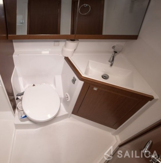Oceanis 48 - Yacht Charter Sailica