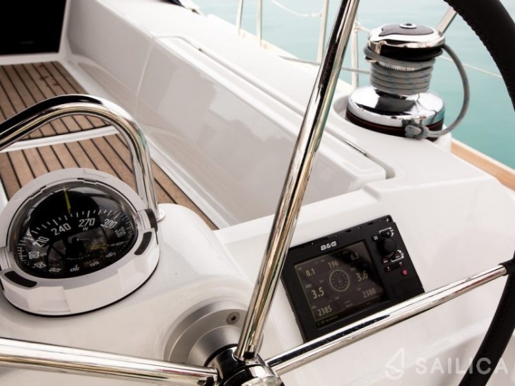 Oceanis 48 - Yacht Charter Sailica