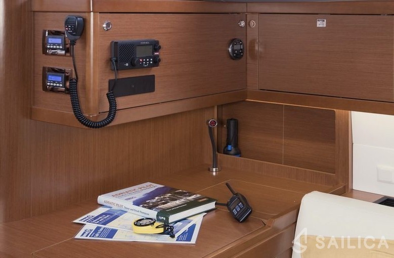 Oceanis 48 - Yacht Charter Sailica