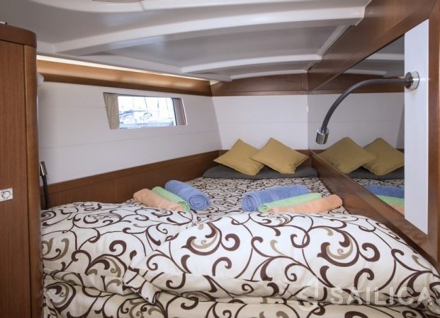 Oceanis 48 - Yacht Charter Sailica