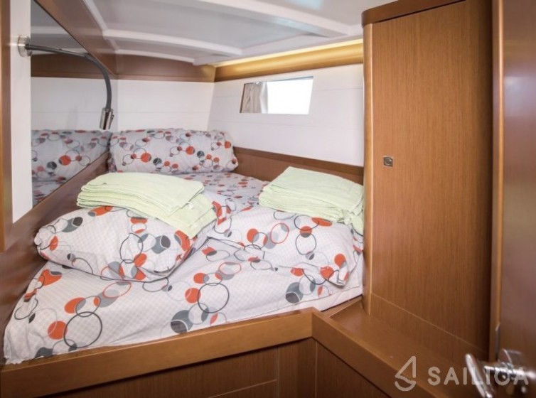 Oceanis 48 - Yacht Charter Sailica