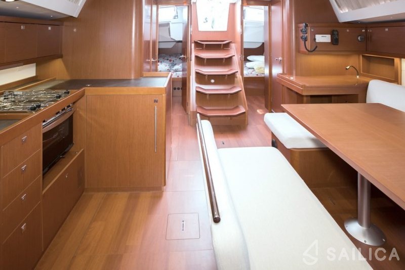 Oceanis 48 - Yacht Charter Sailica