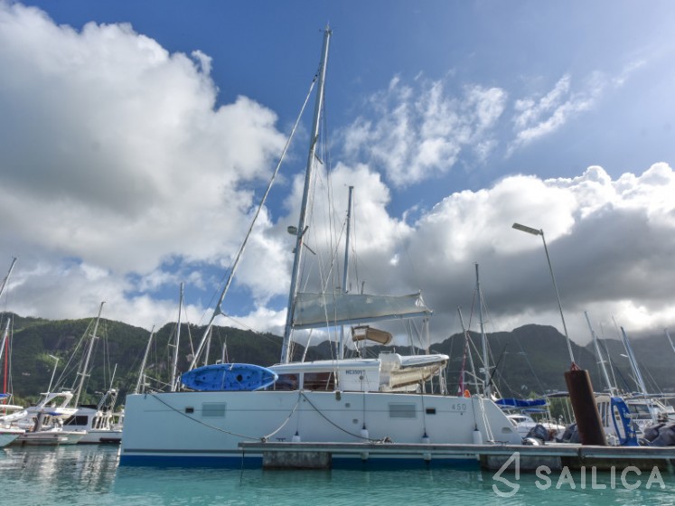 Lagoon 450 - Yacht Charter Sailica