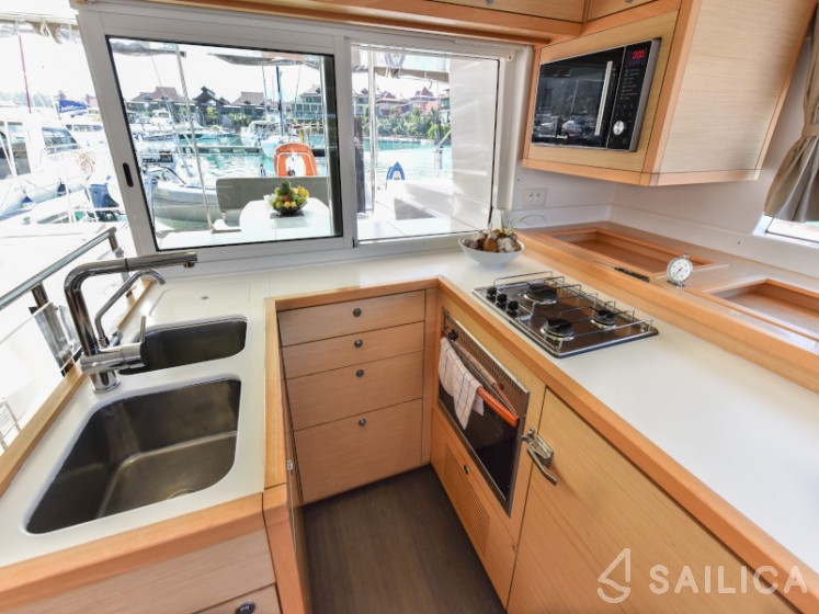 Lagoon 450 - Yacht Charter Sailica