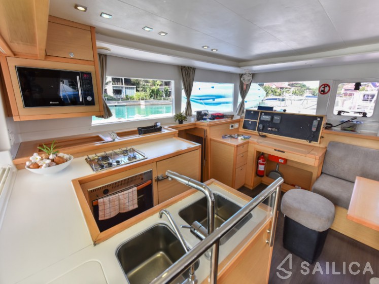 Lagoon 450 - Yacht Charter Sailica